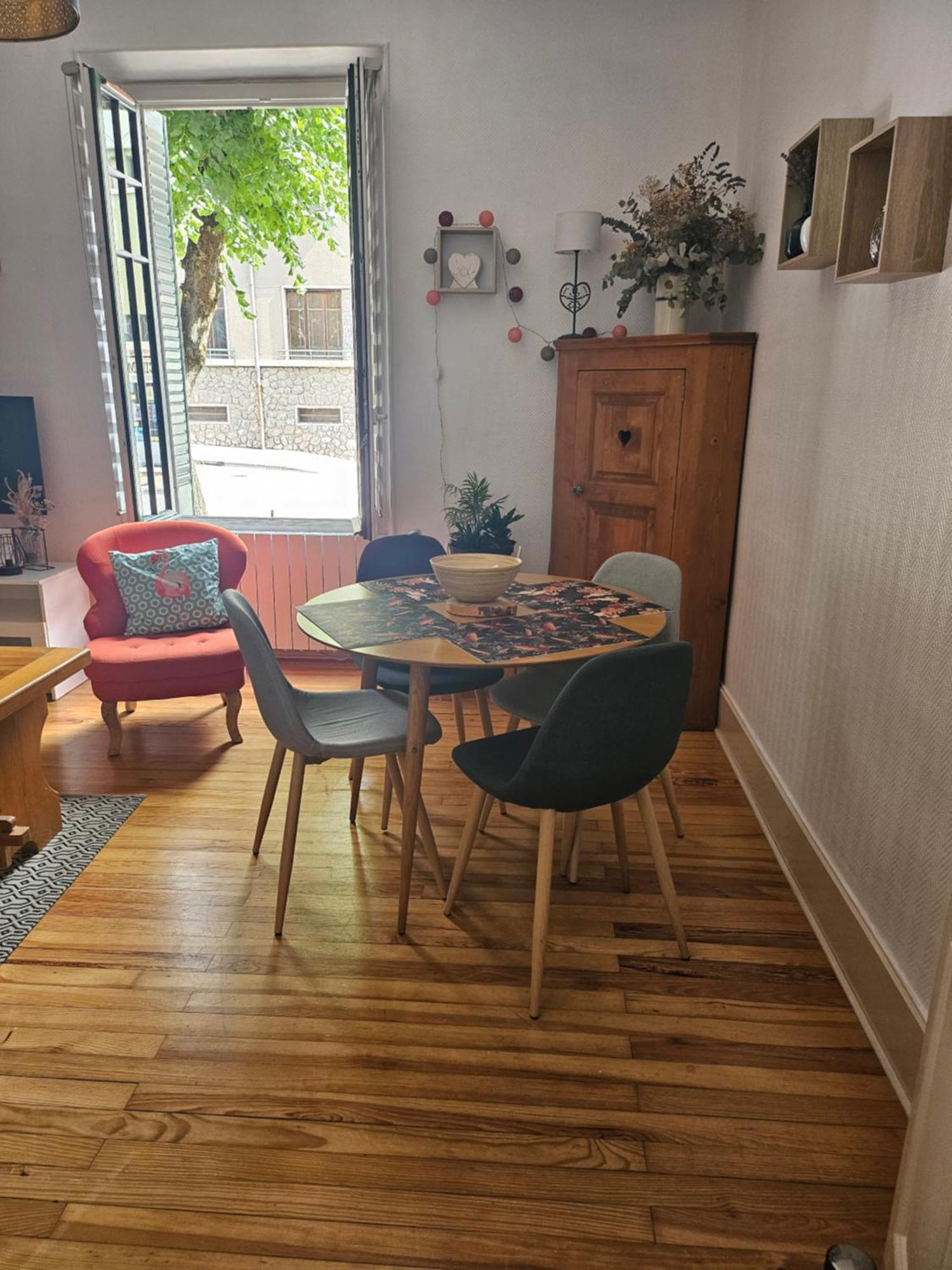 Appartement Au Cocon Alpin à Saint-Jean-de-Maurienne Extérieur photo
